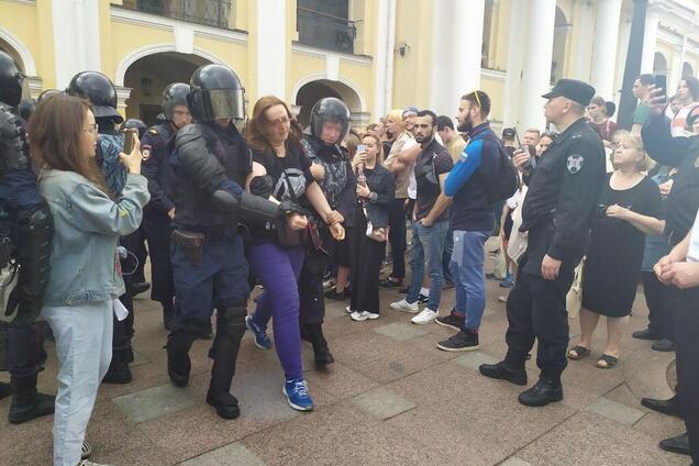 Под звон колоколов: силовики задержали более 140 человек на митинге в Москве