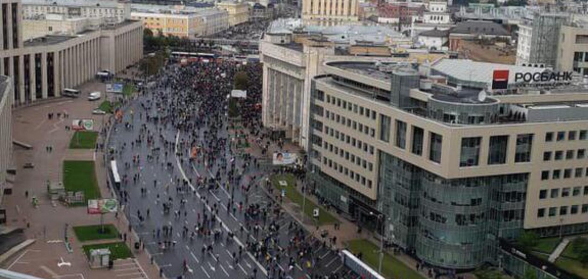 Вырывали флаги Украины: жалкий митинг в Москве