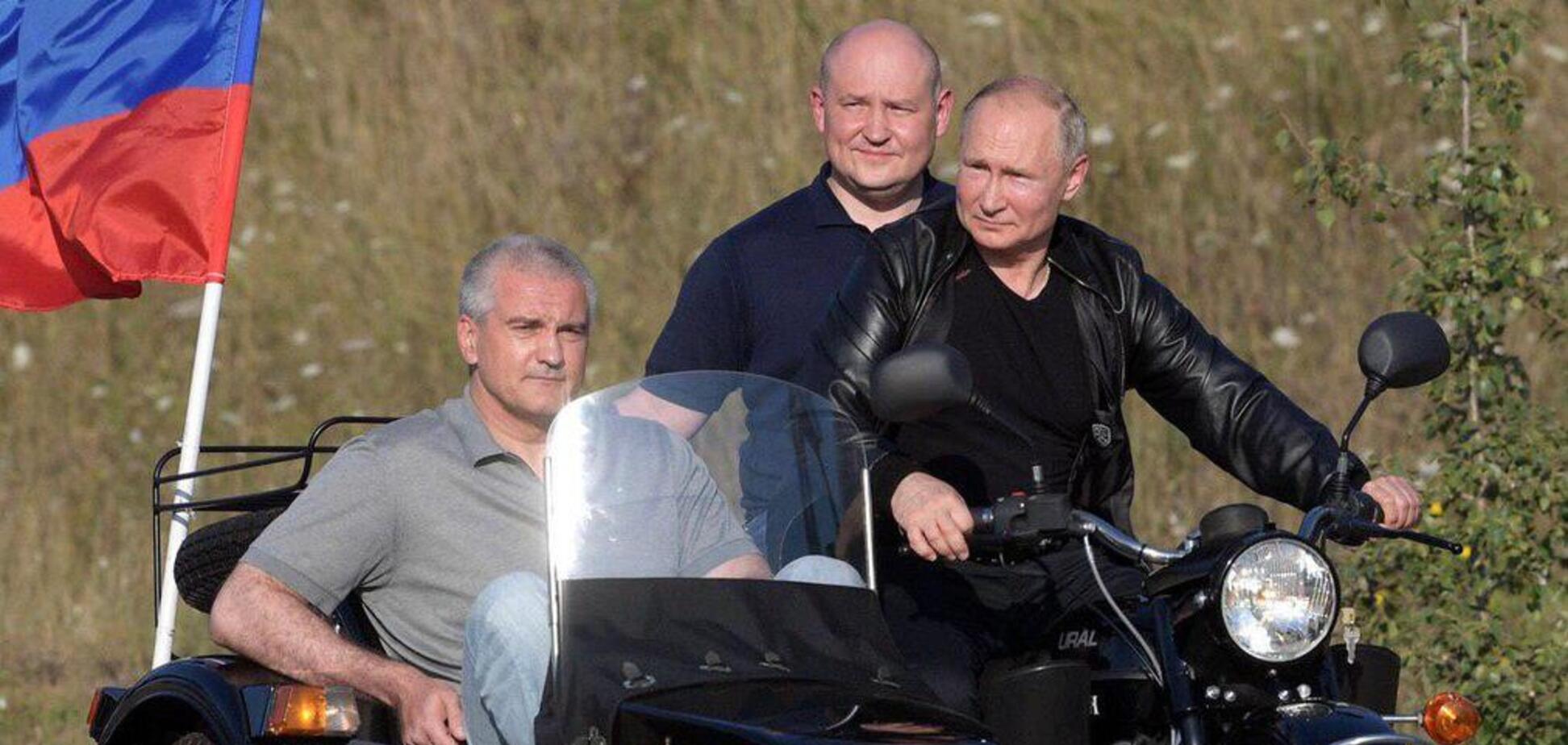 'Клоун! Старая кокетка!' Путин взбесил россиян пафосным визитом в Крым