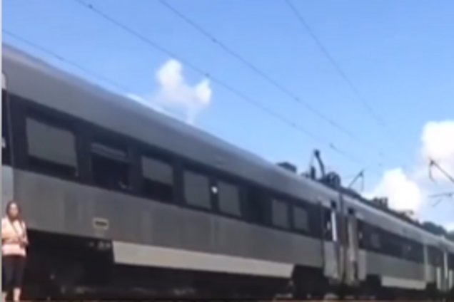 Пассажиров вывели: на Полтавщине случилось ЧП с поездом "Интерсити"