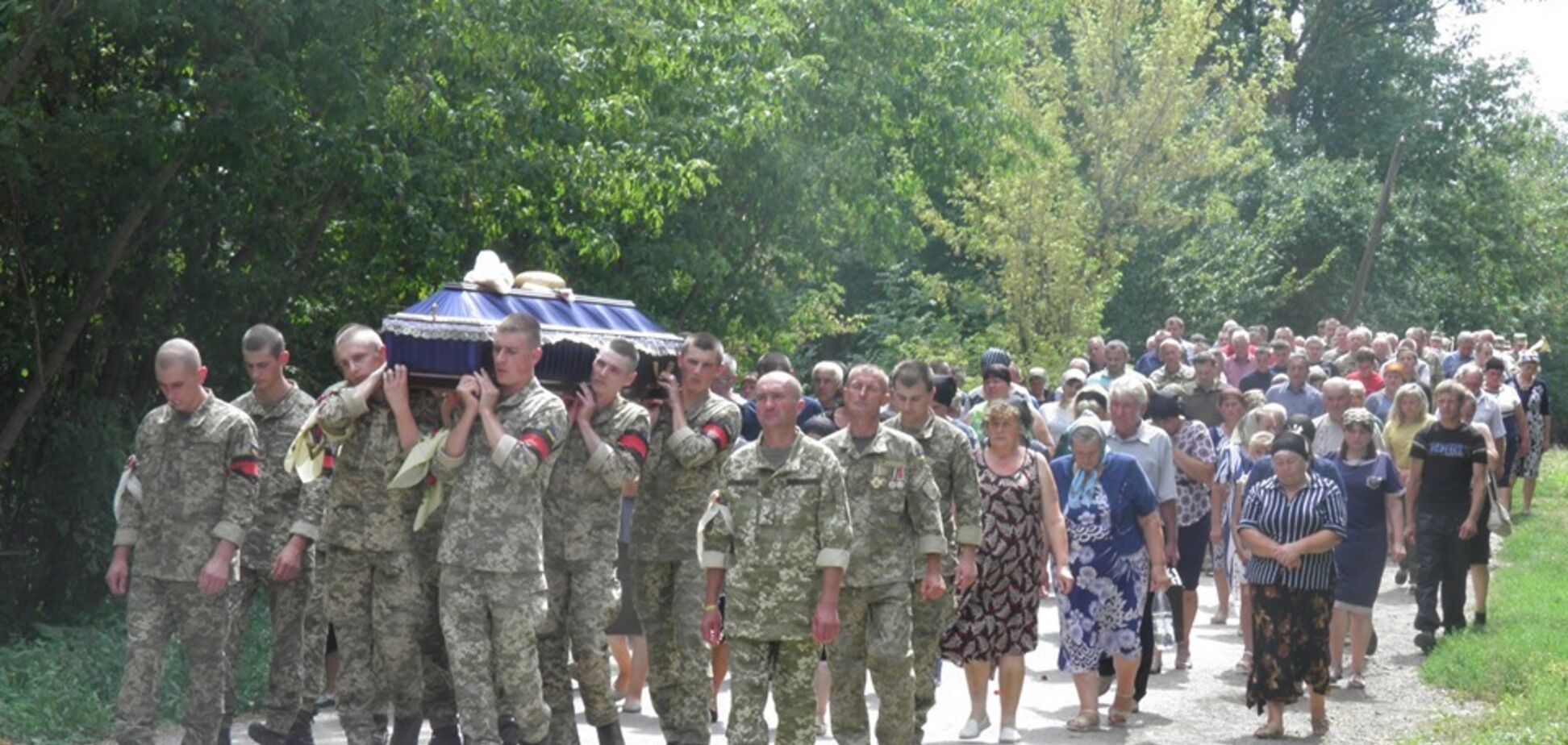 'Смотри в глаза матерям, враг!' Под Винницей похоронили погибшего на Донбассе морпеха