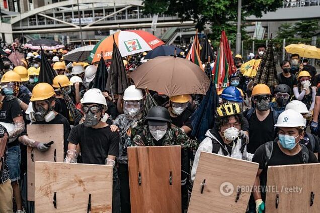 У Гонконзі протести переросли в криваву бійню: фото з місця подій