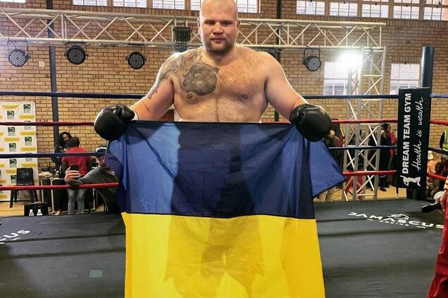 Украинский супертяж победил эффектным нокаутом