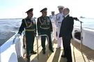 Володимир Путін на військово-морському параді в Санкт-Петербурзі