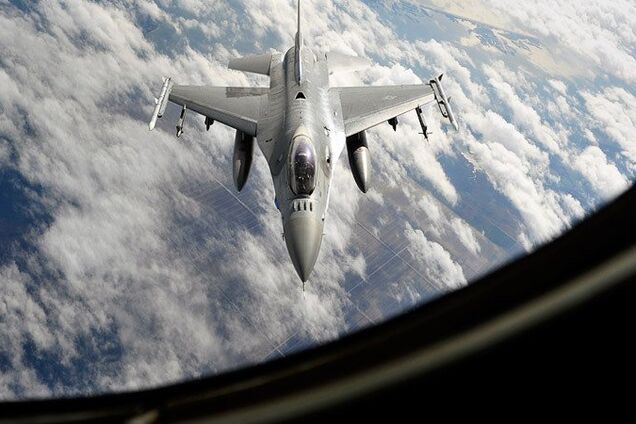 Истребитель НАТО пытался приблизиться к самолету Шойгу