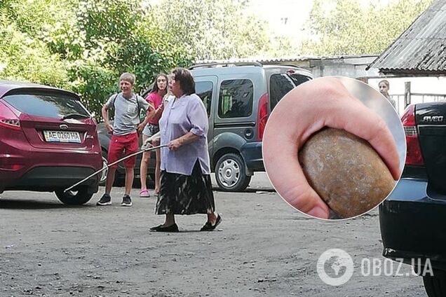 Обматерили и забросали камнями: под Днепром подростки напали на женщину из-за замечания
