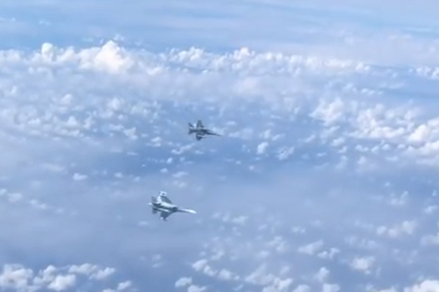 Самолет Шойгу "атаковал" истребитель НАТО: видео стычки
