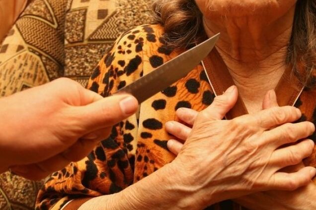 Побили і пограбували: під Дніпром жорстоко познущалися над сім'єю