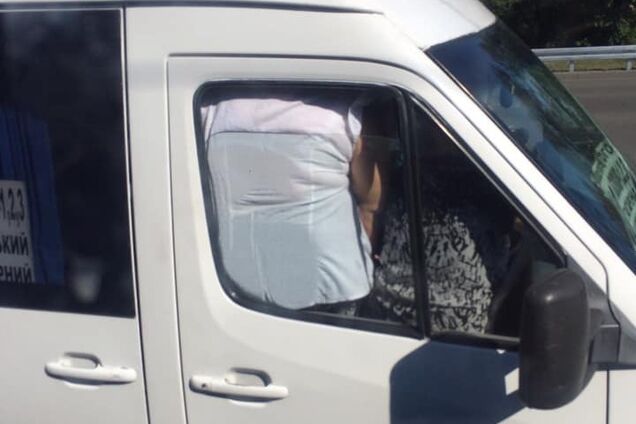 Сущий ад: в маршрутках Днепра пассажиры 'выпадают' из салона. Видео