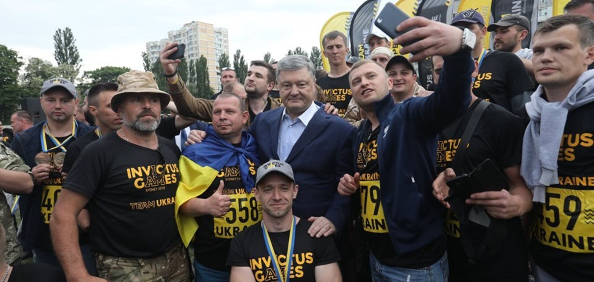 Пятый президент Украины Петр Порошенко с людьми