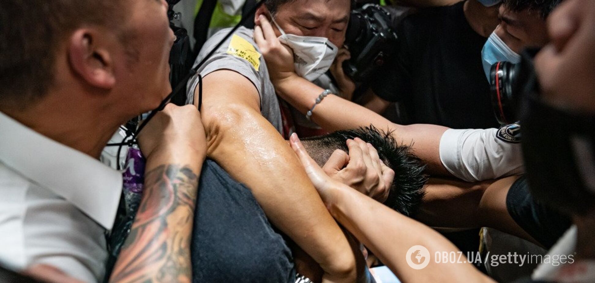 В Гонконге полиция попыталась разогнать разъяренный 'Майдан': все детали