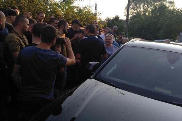 Представники Коровченка заблокували керівника геріатричного центру
