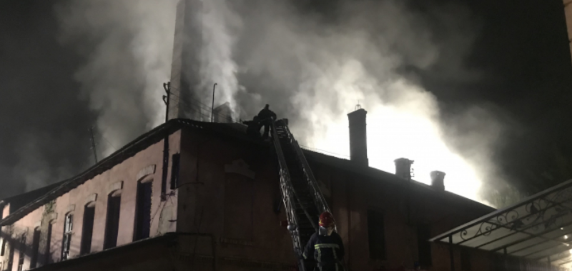 В Черновцах загорелся завод