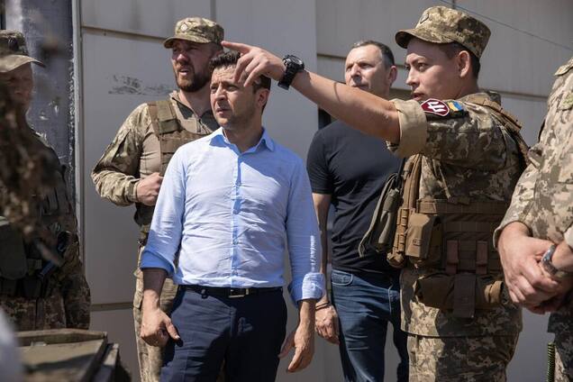 "Дрожали губы и глаза бегали": генерал рассказал о реакции Зеленского на гибель воинов ВСУ