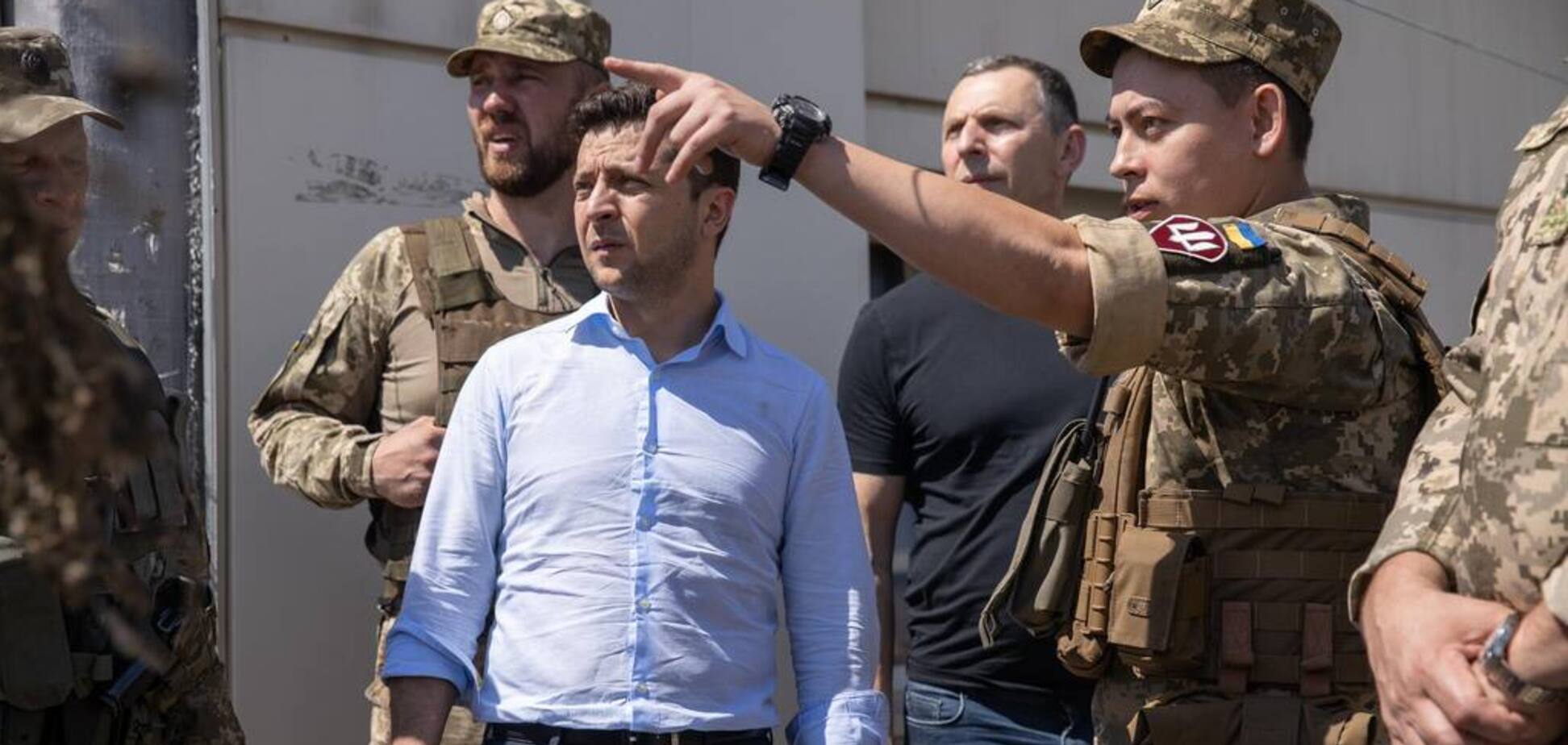 'Дрожали губы и глаза бегали': генерал рассказал о реакции Зеленского на гибель воинов ВСУ