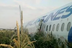 Самолет РФ сел на поле