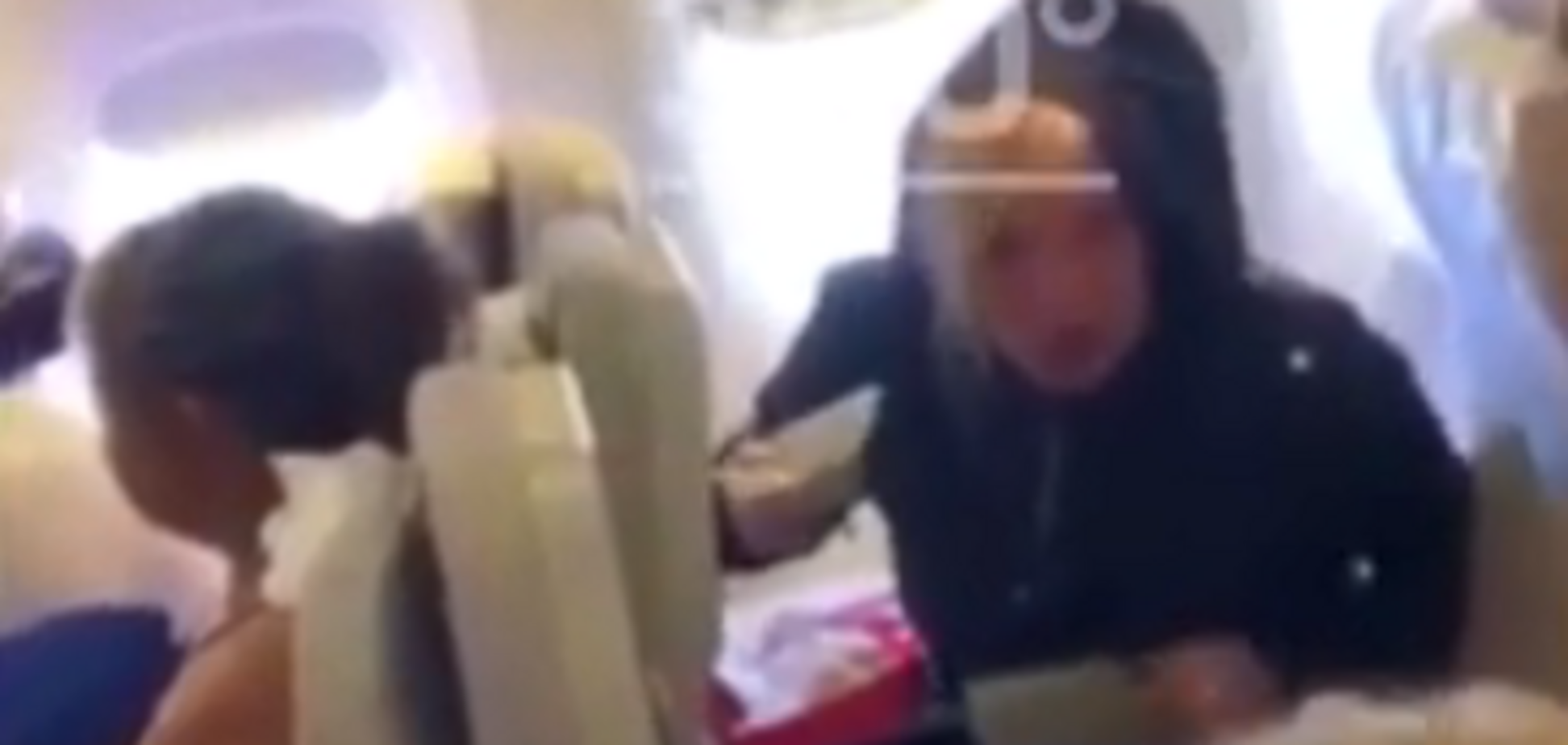 Пьяная россиянка устроила дебош в самолете