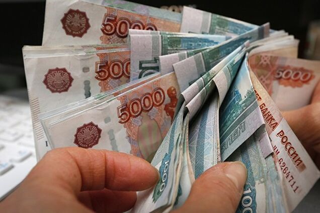 Росіянам раптово захотіли знизити зарплати: в чому справа