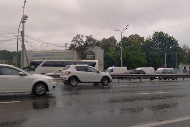 В России автобус с туристами врезался в столб: много пострадавших