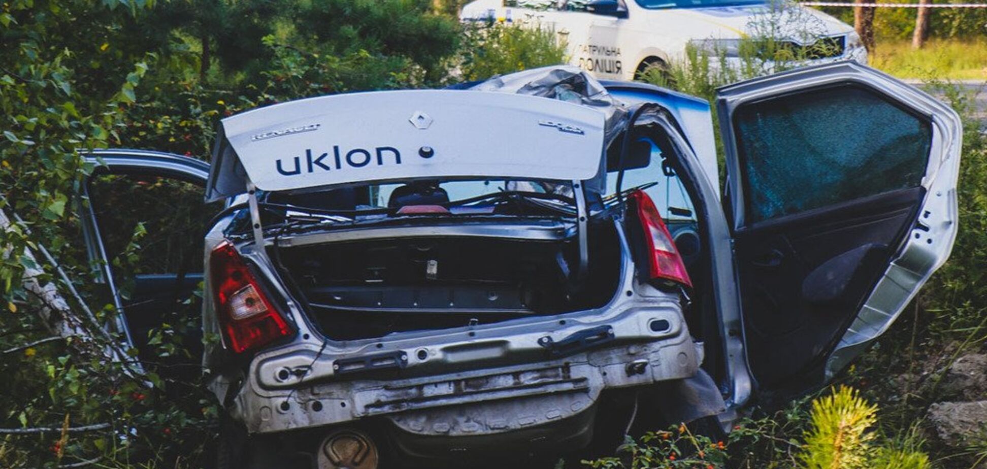 В Киеве авто такси попало в смертельную аварию: фото с места ЧП