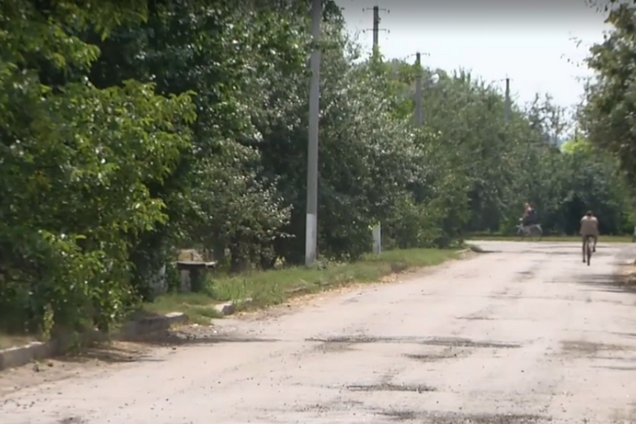 Ремонт накрився: під Полтавою за одну ніч ''загадково зникли'' 180 тонн асфальтобетону