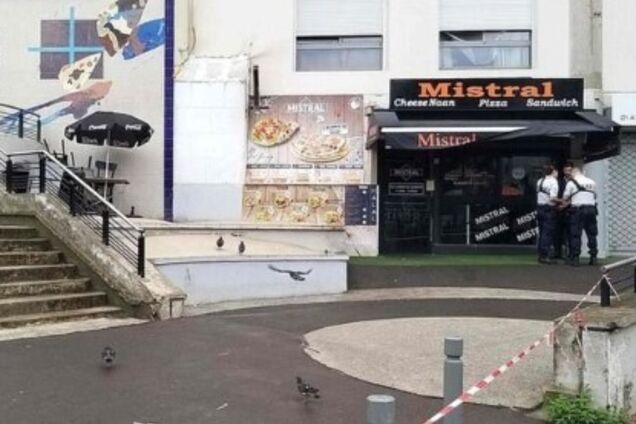 У Парижі клієнт убив офіціанта