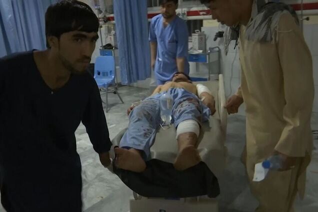 Тела не успевали выносить: в Афганистане взрыв на свадьбе убил 63 человека. Фото и видео 18+