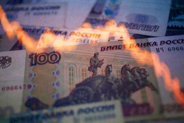 У Росії рубль різко обвалився щодо світових валют