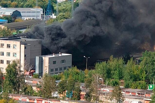 У Підмосков'ї загорівся великий завод із хімікатами. Фото та відео