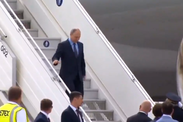 "Термос взял?" Опубликованы первые кадры с Путиным во Франции