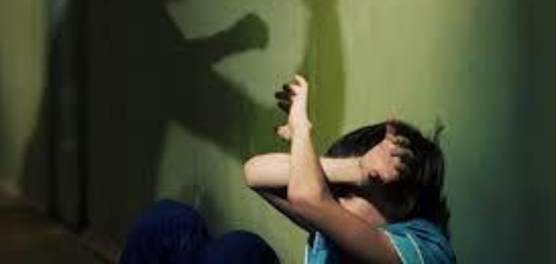 Напився і жорстоко побив дитину: на Дніпропетровщині суд заарештував домашнього тирана