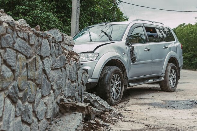 Спав за кермом: в Дніпрі сталася ДТП за переворотом. фото