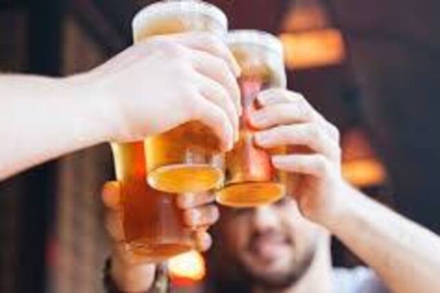 День пива: що лікує напій і як приготувати з нього коктейль
