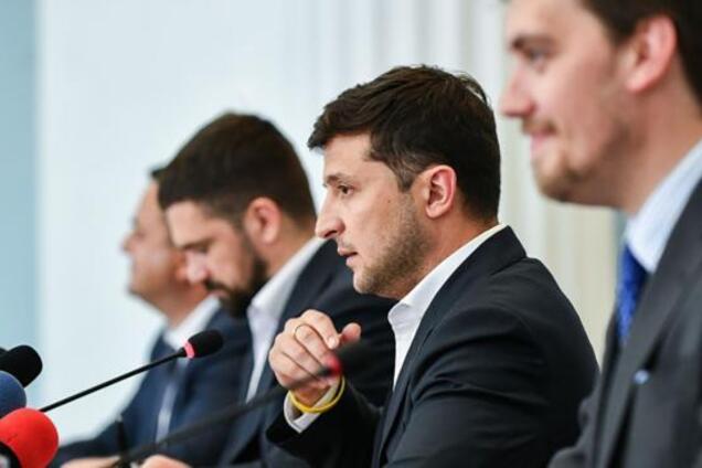 Зеленский устроил публичные порки чиновников