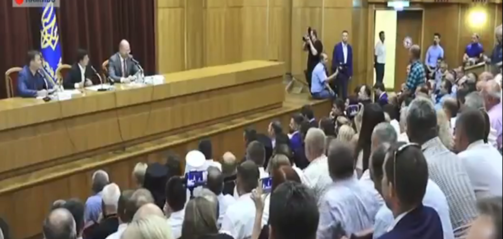 'За вами придут': Зеленский 'нарешал' у нардепа 175 млн гривен на дорогу