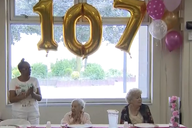 Сестрам 102 и 107 лет: долгожительницы раскрыли свой необычный секрет