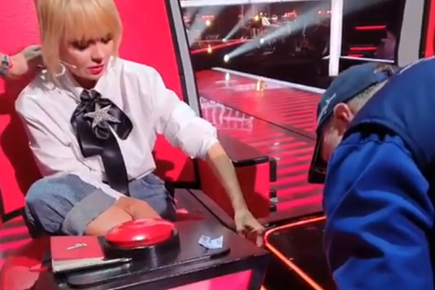 Певица Валерия получила травму на съемках: опубликовано видео