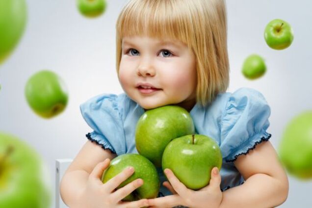 Як правильно їсти яблука: названо найкориснішу частину