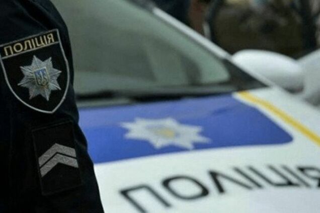 В Днепре водитель элитного авто 'протянул' полицейского по дороге: видео с места ЧП