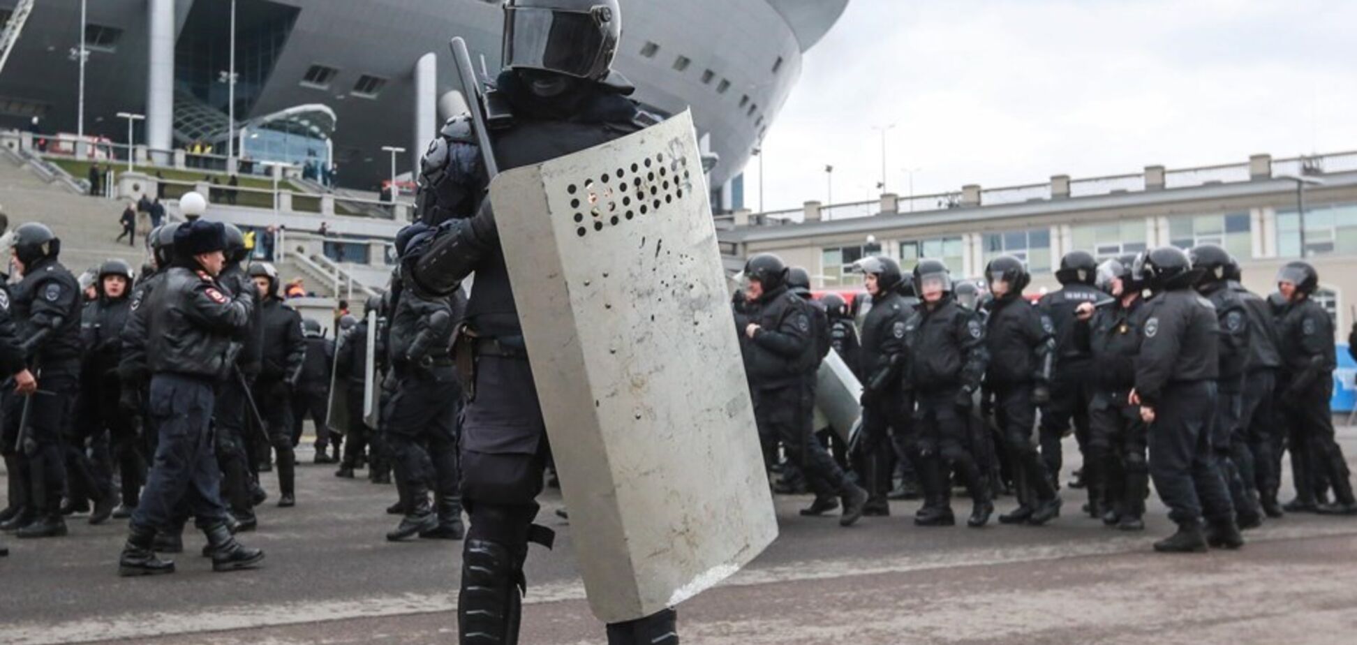 'Зенит' Ракицкого наказали за драку с ОМОНом