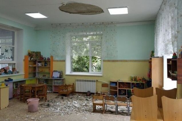 У російському дитячому садку зі стелі впала штукатурка: постраждали троє дітей