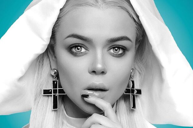 'Безумная жара': Гросу засветила пышный бюст и вызвала ажиотаж