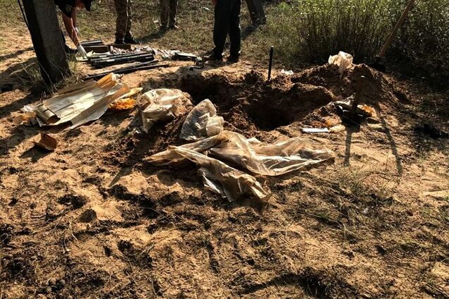 На Донбасі СБУ накрила склад зі зброєю терористів. Фото