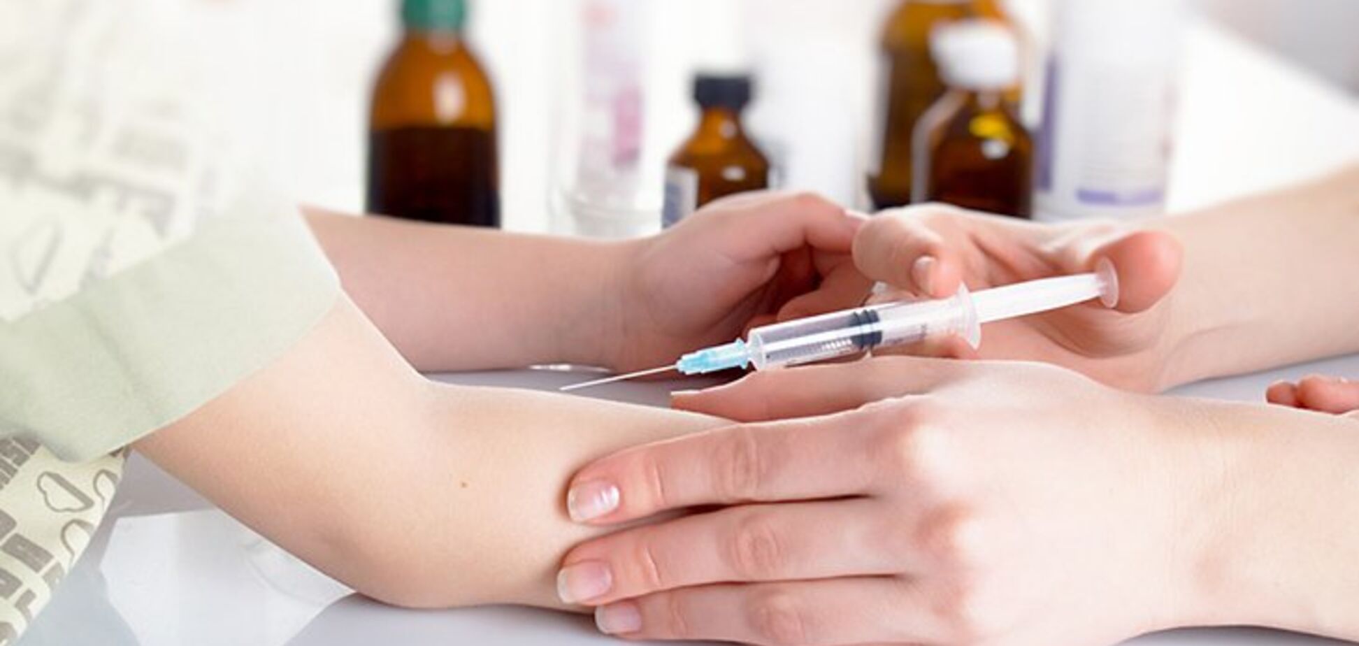 В одном из городов Украины детей в школы и детсады будут принимать без прививок