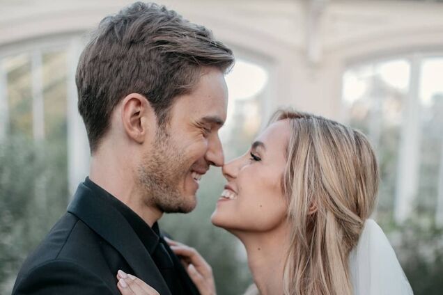 Найпопулярніший відеоблогер у світі одружився: весільні фото