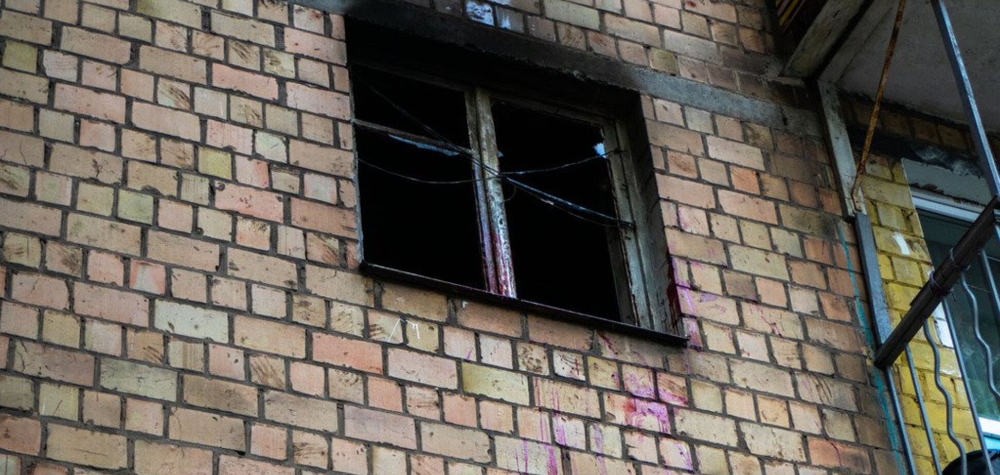 В Киеве вспыхнула квартира с людьми