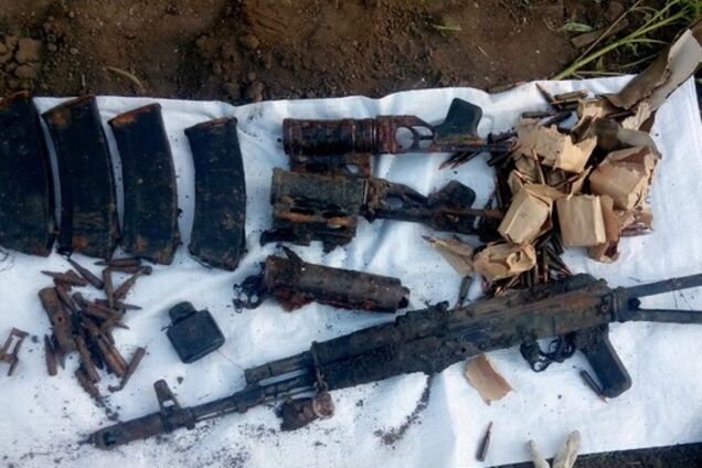 Изъятое из тайника оружие