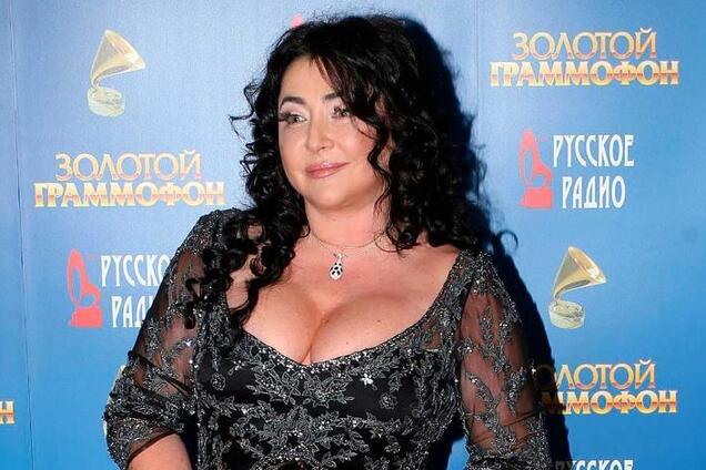 'Танцует под фонограмму!' Лолита опозорилась на выступлении в Нур-Султане