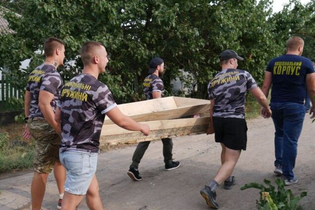 Освобожденному Кирсанову подарили гроб