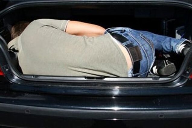 В Днепре полиция остановила автомобиль с заложником в багажнике: подробности